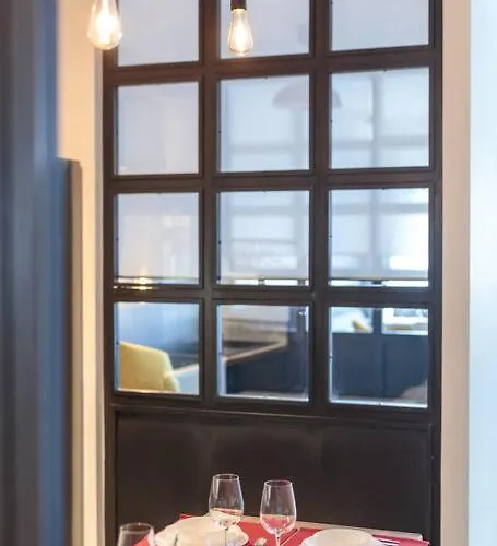 Appartement Cinema At The Center Of *